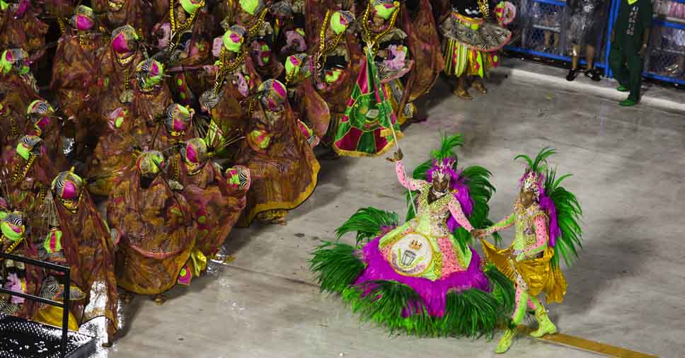 Assista ao desfile das escolas de samba do RJ